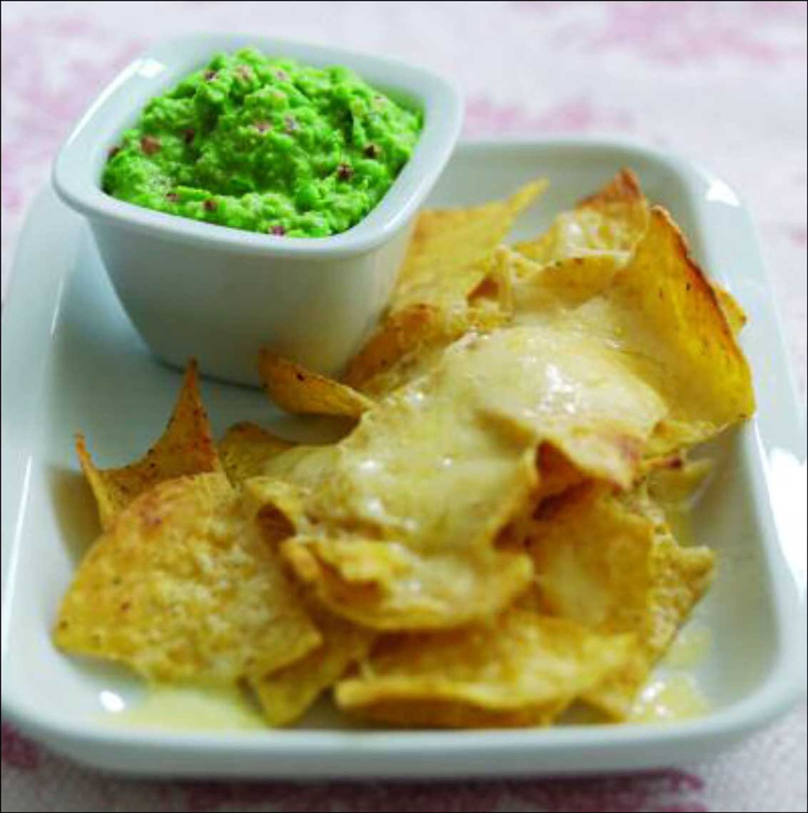 Pea-guacamole-with-Mexican-nachos.jpg